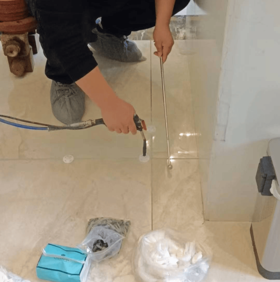 墙上瓷砖坏了怎么修补(墙上瓷砖坏了一块如何更换)