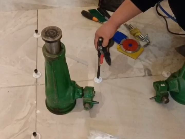 地板砖空鼓如何修复(地板砖空鼓修复行不行呀)