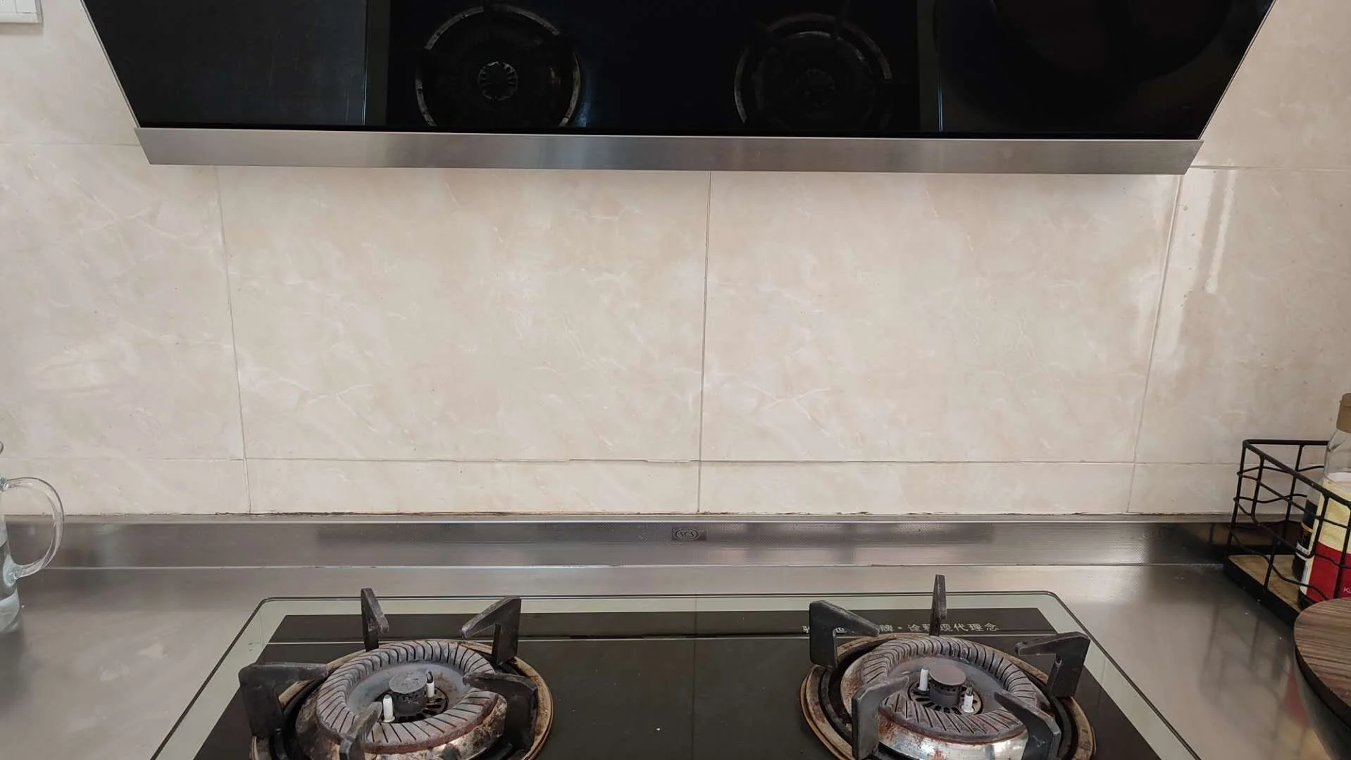 装修厨房墙瓷砖空鼓什么原因导致的(装修厨房墙瓷砖空鼓什么原因导致的呢)