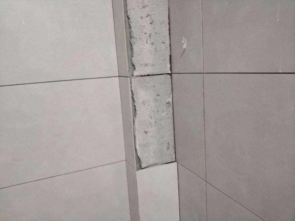 墙壁贴砖空鼓怎么办(墙壁贴砖空鼓怎么办呢)