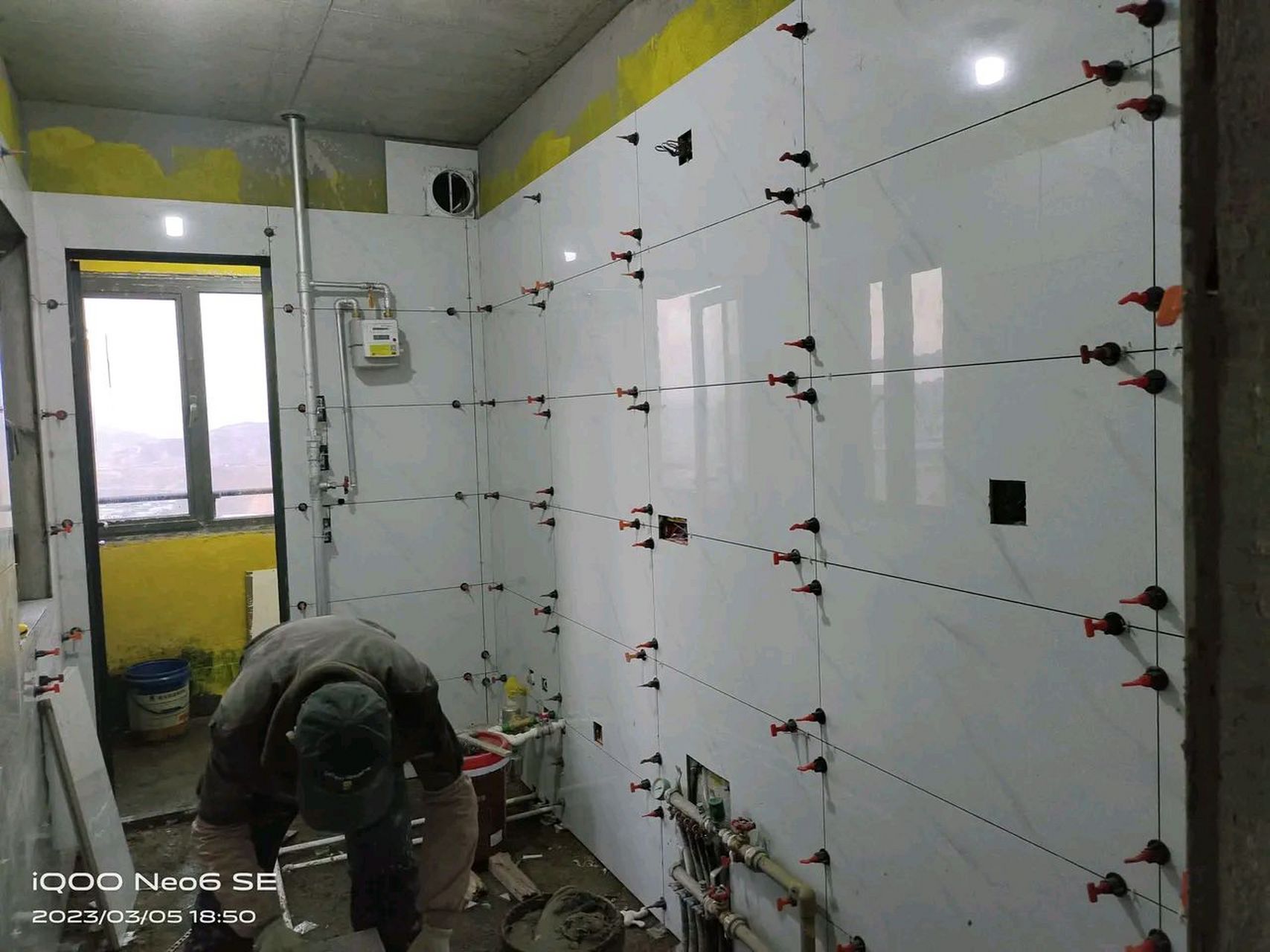 墙面砖开裂原因及处理办法视频讲解(墙面砖开裂原因及处理办法视频讲解教程)